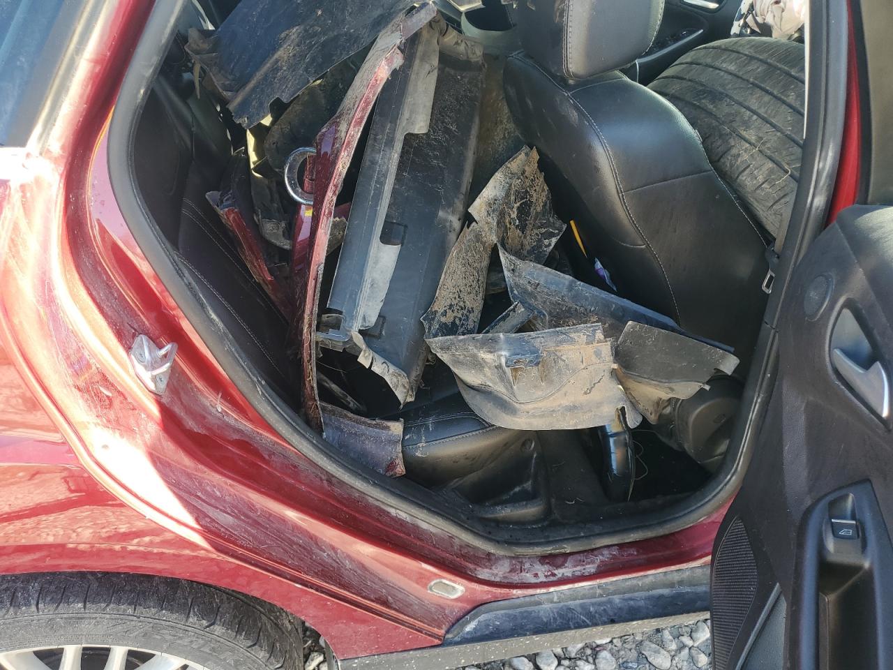 2014 Ford Focus Titanium VIN: 1FADP3J21EL349310 Lot: 81762555