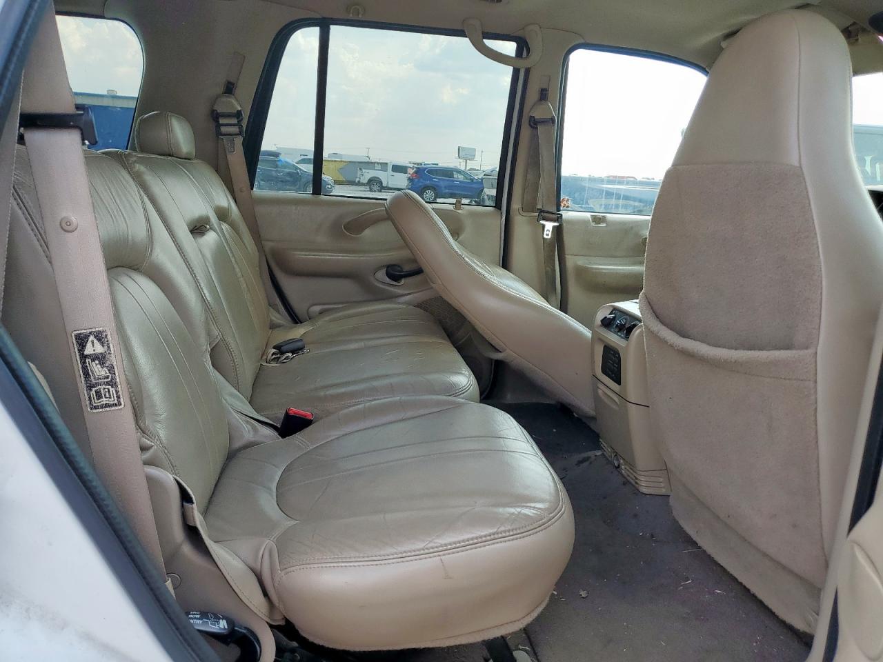 2000 Ford Expedition Eddie Bauer VIN: 1FMRU1760YLA28348 Lot: 81098665