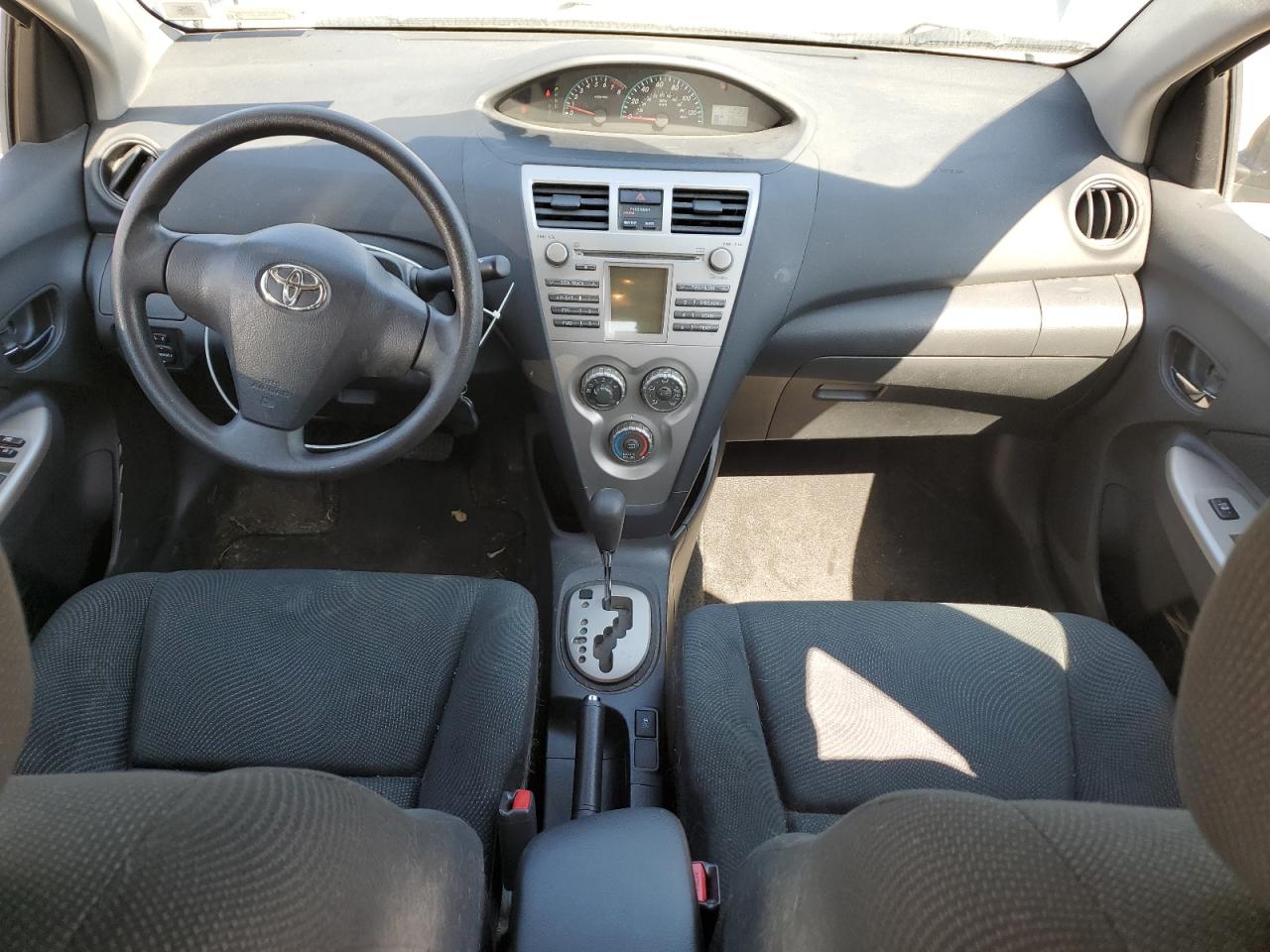 2010 Toyota Yaris VIN: JTDBT4K32A1390111 Lot: 81199755