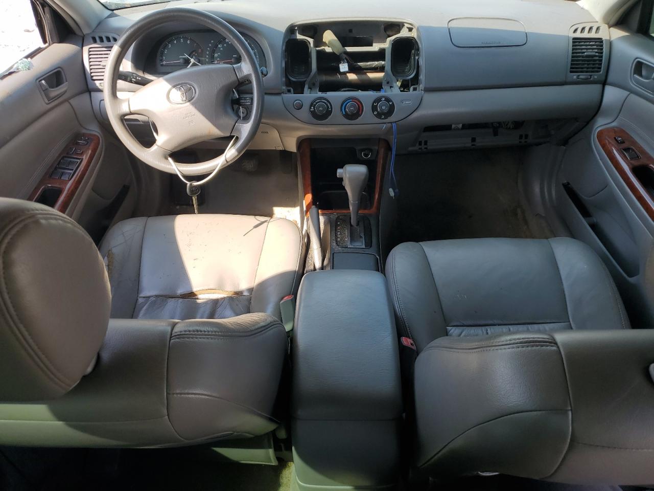 2004 Toyota Camry Le VIN: 4T1BF32K04U586247 Lot: 71740095