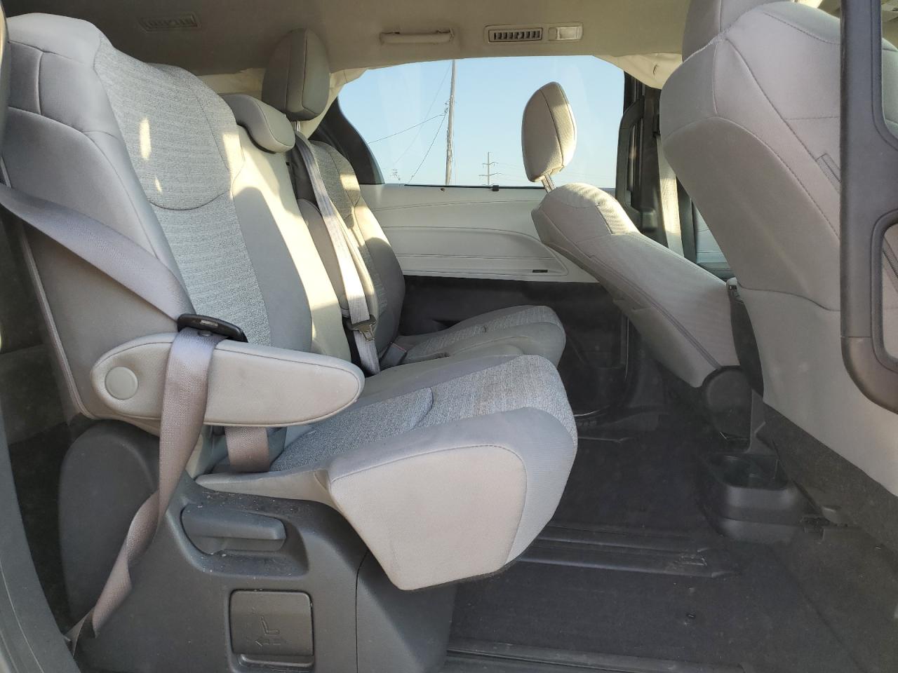 2025 Toyota Sienna Le VIN: 5TDKSKFCXSS181351 Lot: 81285875