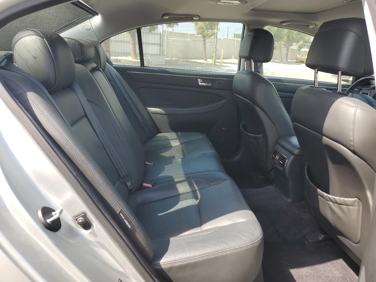 2010 Hyundai Genesis 4.6L VIN: KMHGC4DF6AU105885 Lot: 81600135