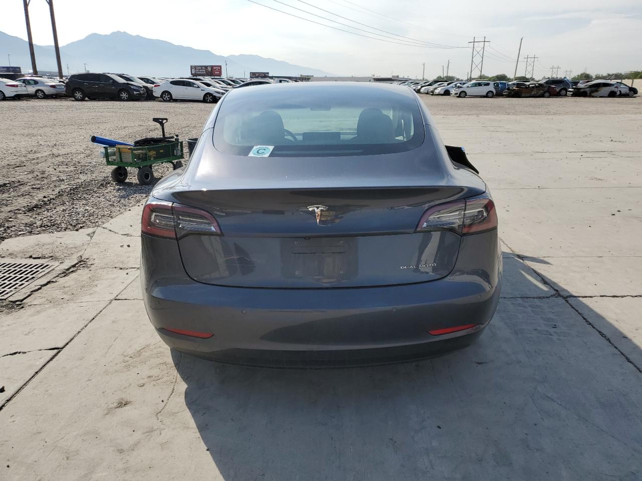 2018 Tesla Model 3 VIN: 5YJ3E1EB6JF185205 Lot: 70838255