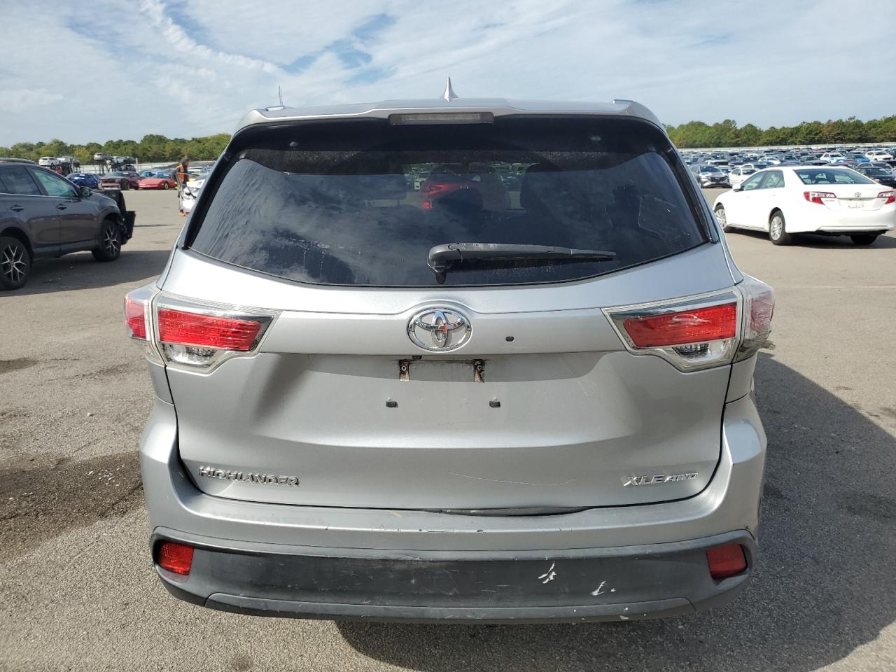 2016 Toyota Highlander Xle VIN: 5TDJKRFH6GS261883 Lot: 81831905