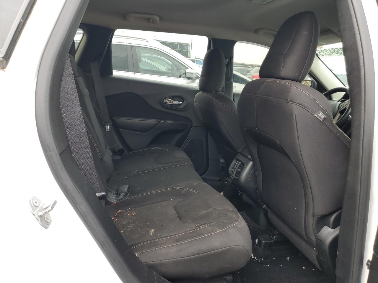 2015 Jeep Cherokee Latitude VIN: 1C4PJMCS7FW558370 Lot: 81584225