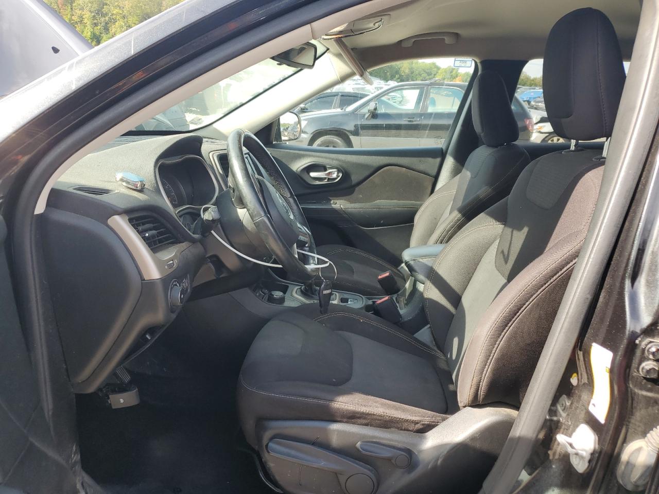 2015 Jeep Cherokee Latitude VIN: 1C4PJMCB4FW666476 Lot: 80693695