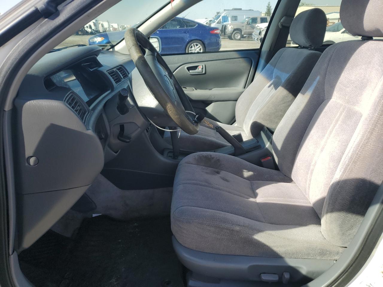 1999 Toyota Camry Le VIN: JT2BG22K5X0379921 Lot: 83845065