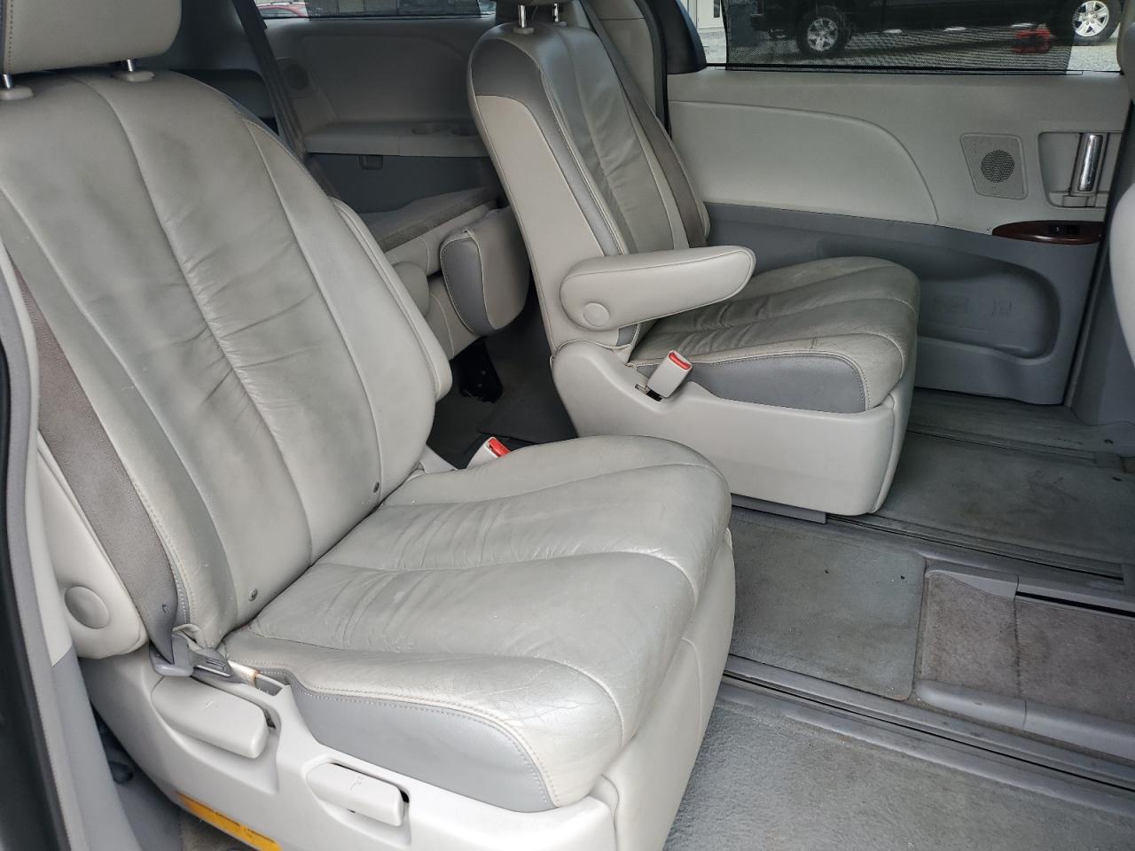 2011 Toyota Sienna Xle VIN: 5TDYK3DC5BS125577 Lot: 83800055