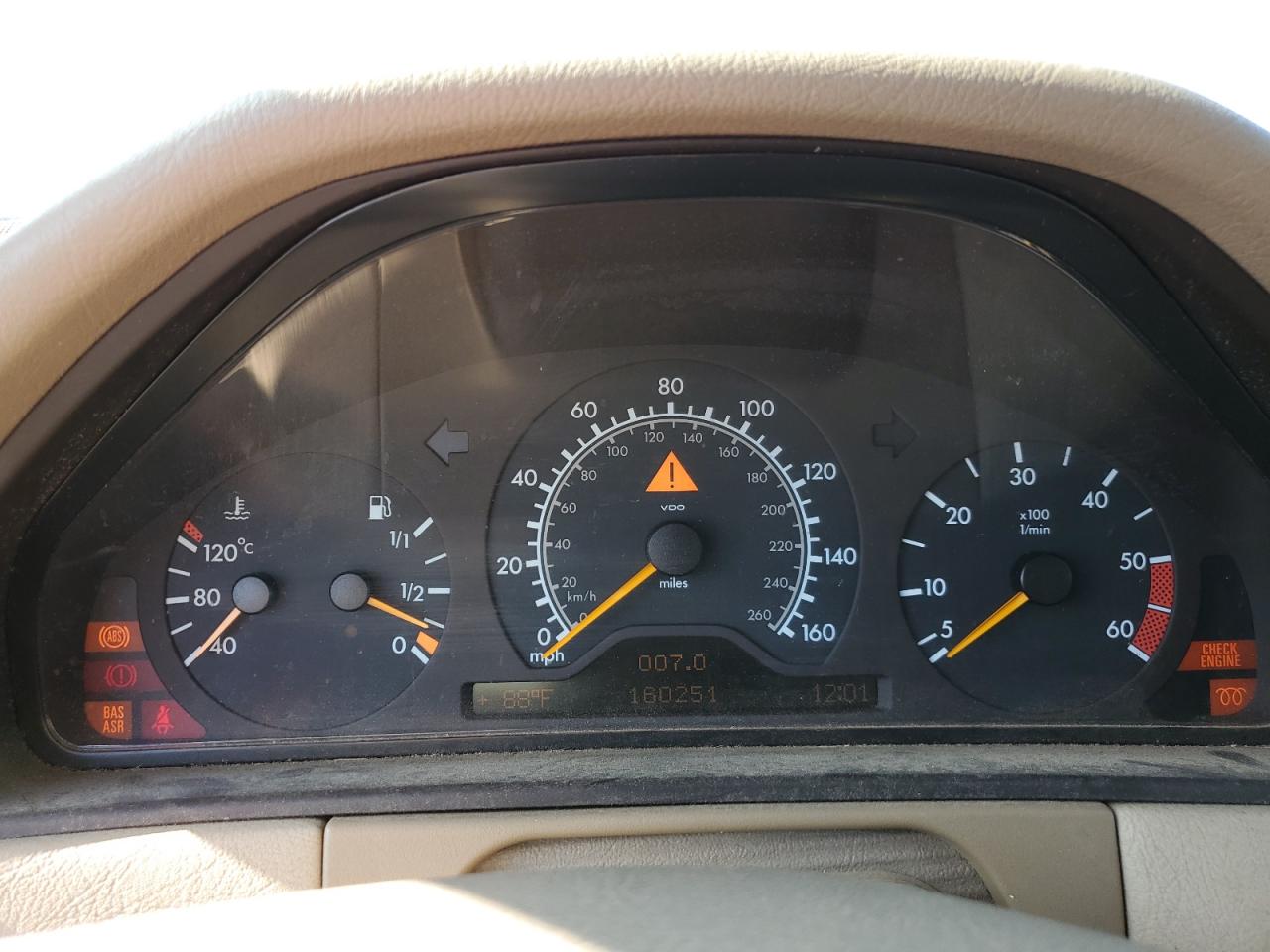 1998 Mercedes-Benz E 300Td VIN: WDBJF25F3WA585461 Lot: 85056075