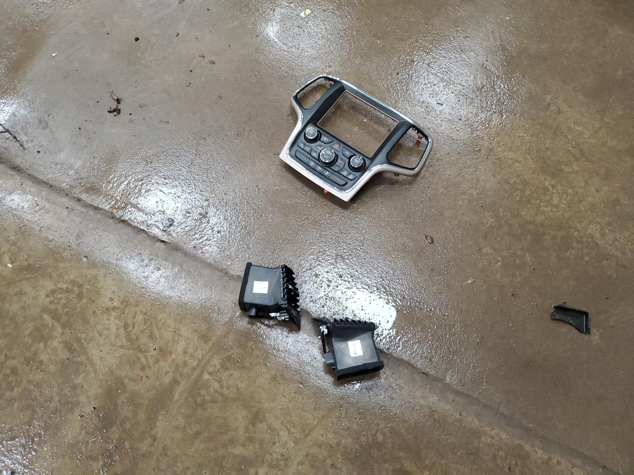 2015 Jeep Grand Cherokee Limited VIN: 1C4RJFBG6FC843922 Lot: 80946875