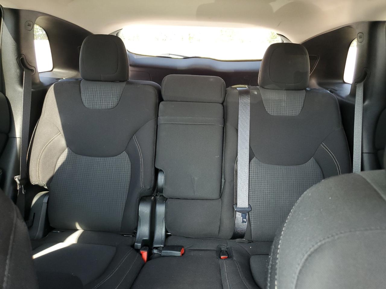 2017 Jeep Cherokee Latitude VIN: 1C4PJMCB9HW582009 Lot: 70942655