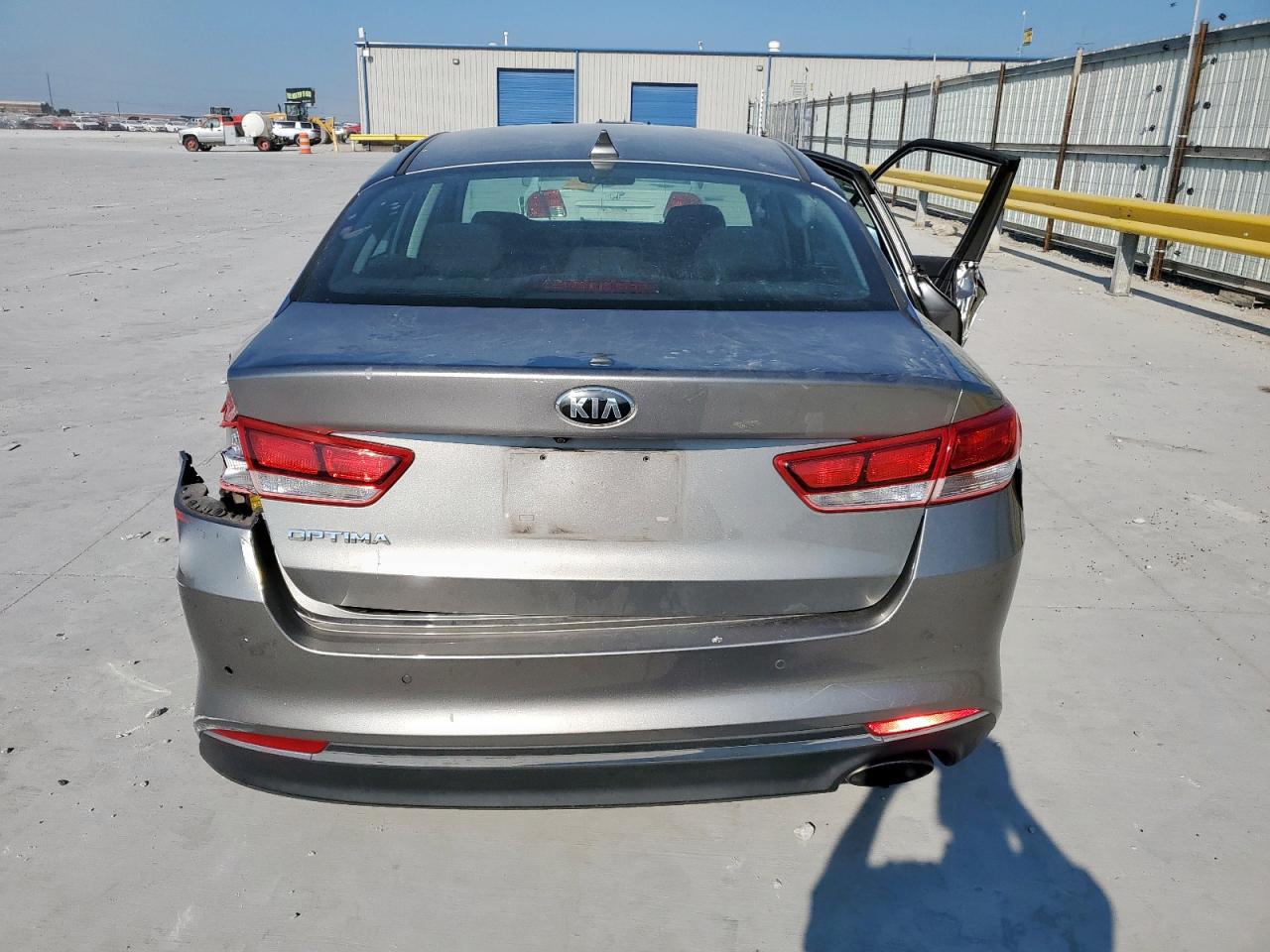 2018 Kia Optima Lx VIN: 5XXGT4L35JG268691 Lot: 80549135