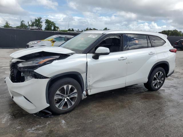  TOYOTA HIGHLANDER 2022 Biały
