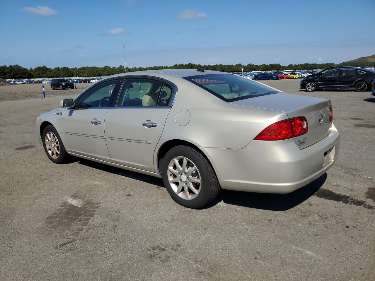 1G4HD57228U190718 BUICK LUCERNE 2008 TAN Photo 2