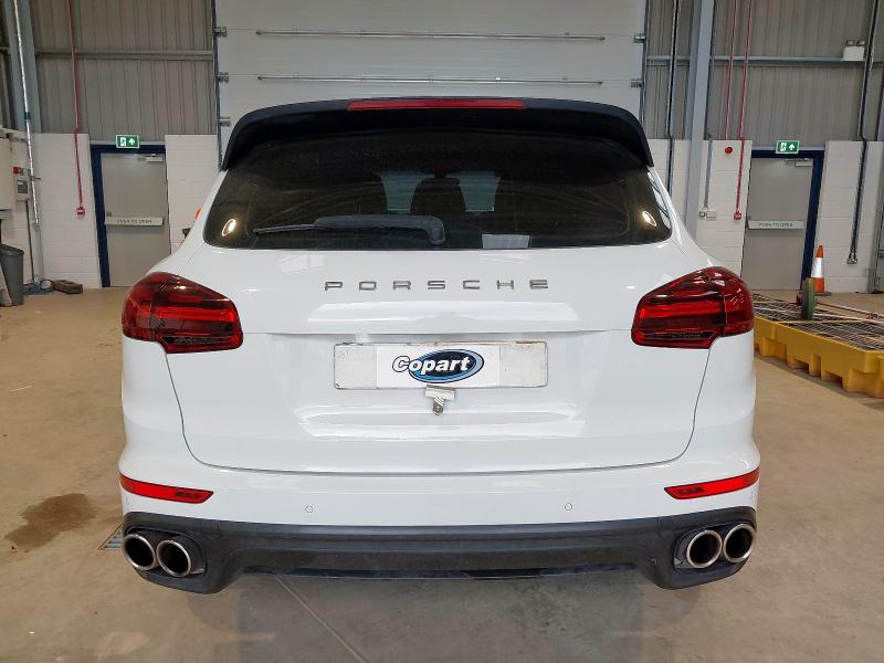 2016 PORSCHE CAYENNE 