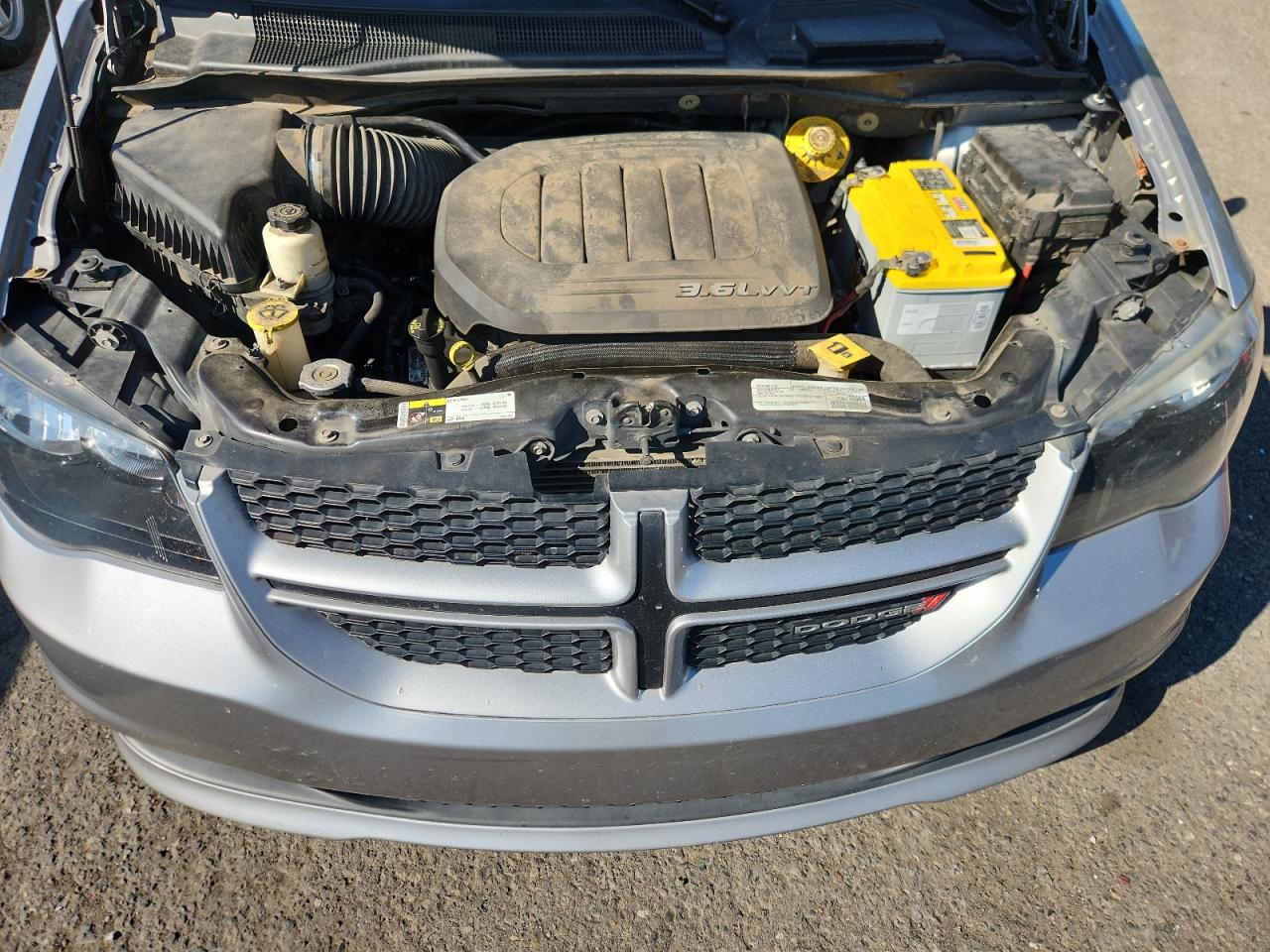 2016 Dodge Grand Caravan R/T VIN: 2C4RDGEG2GR352555 Lot: 81802565