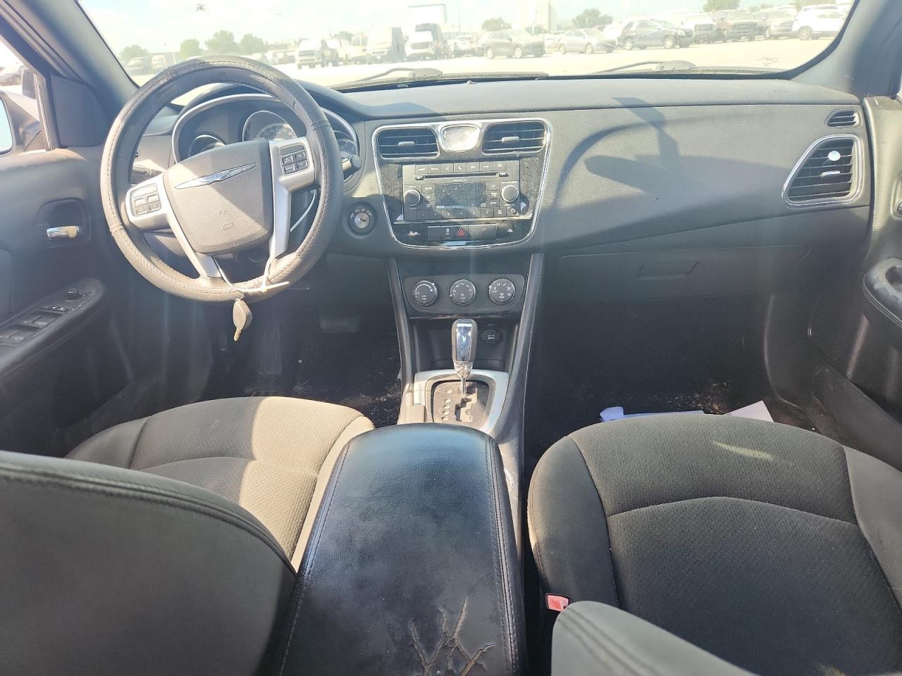 2011 Chrysler 200 Touring VIN: 1C3BC1FB5BN575770 Lot: 81475465