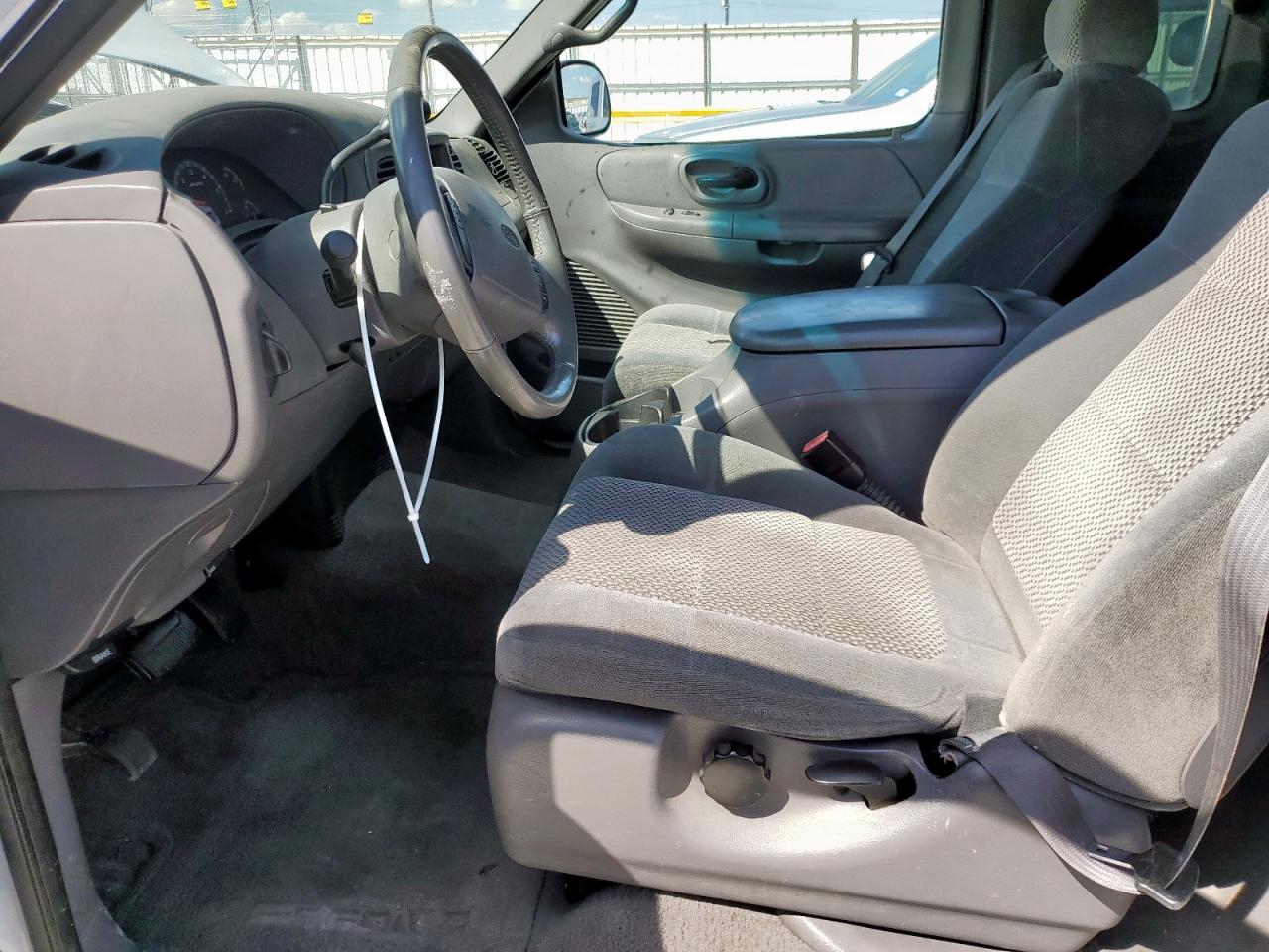 2001 Ford F150 VIN: 1FTRX17W21KC65933 Lot: 81681005