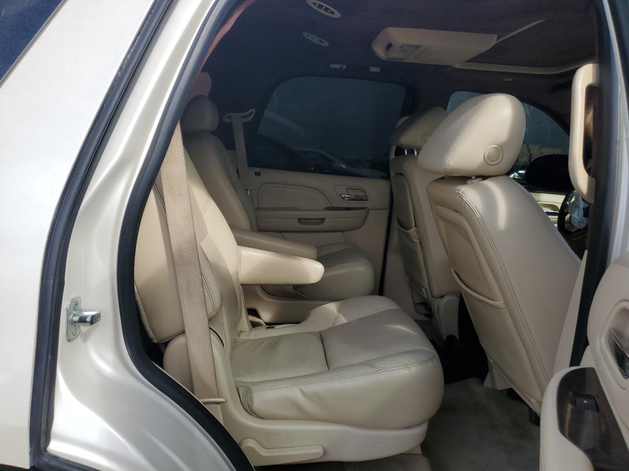 2008 Cadillac Escalade Luxury VIN: 1GYEC63858R149460 Lot: 81617245