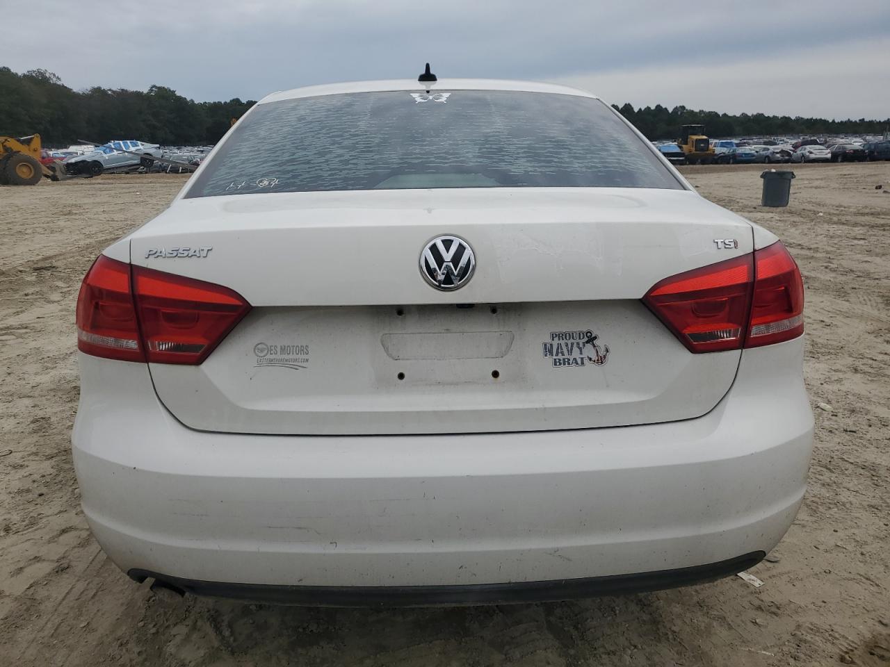 2015 Volkswagen Passat S VIN: 1VWAT7A37FC032817 Lot: 81951005