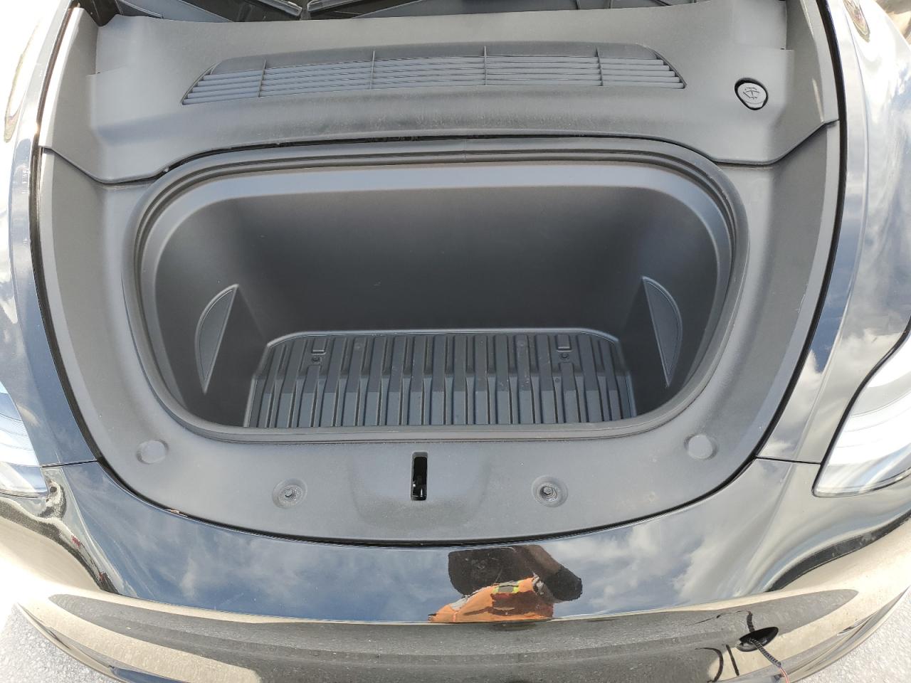 2024 Tesla Model Y VIN: 7SAYGDEF1RA304651 Lot: 71486785