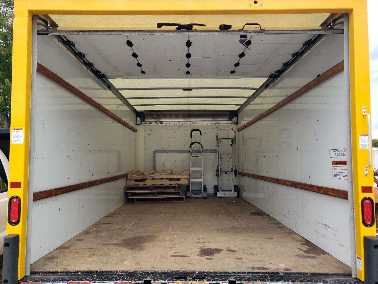 2023 Ford Econoline - Box Truck VIN: 1FDWE3FNXPDD00126 Lot: 86586885