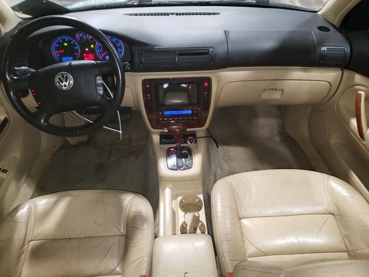 2001 Volkswagen Passat Glx 4Motion VIN: WVWYH63B21E117952 Lot: 82043695