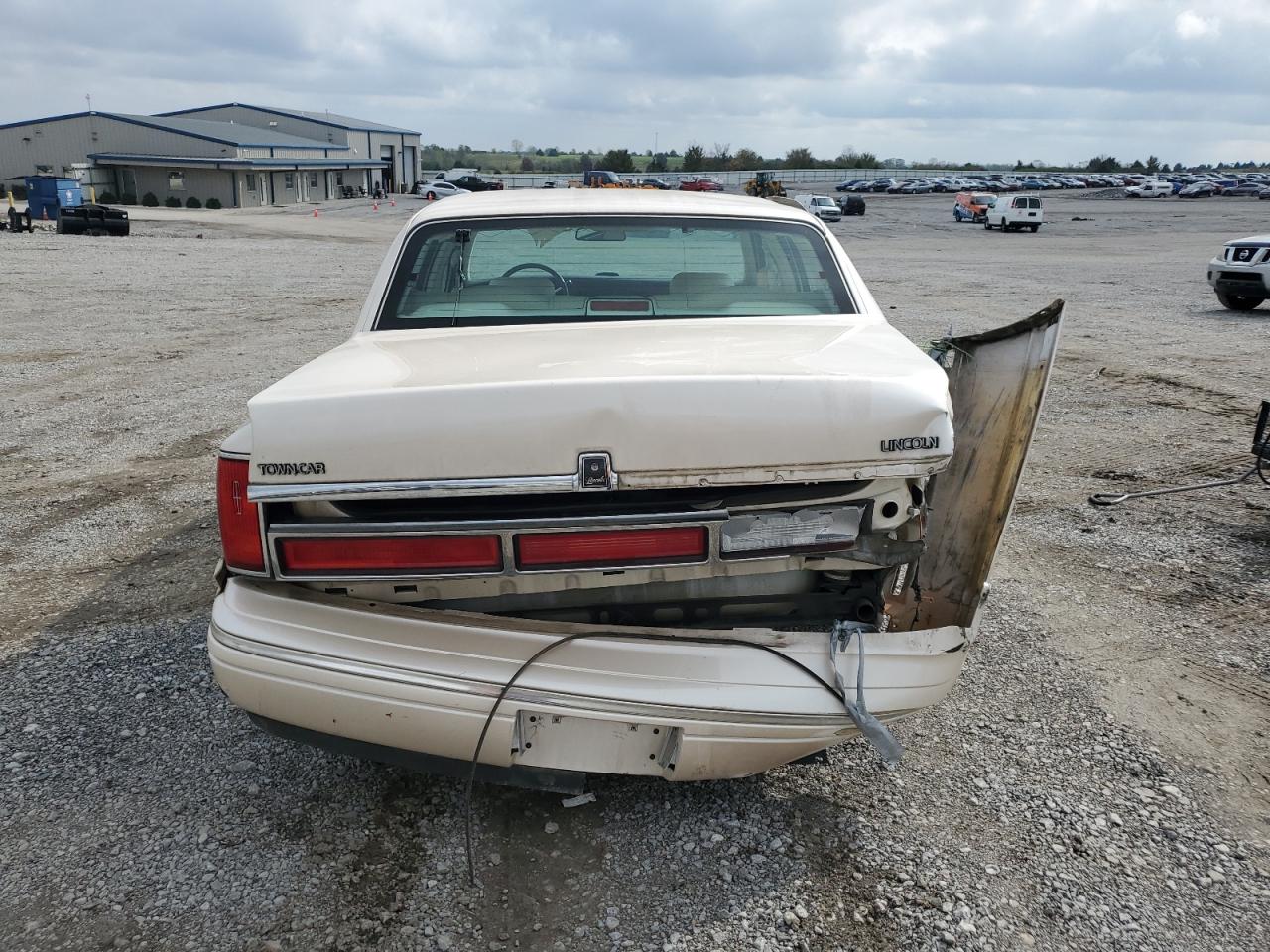 1997 Lincoln Town Car Signature VIN: 1LNLM82W9VY740846 Lot: 81651625