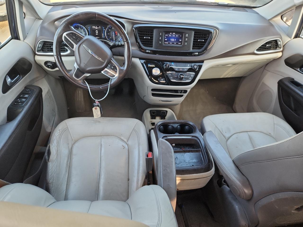 2017 Chrysler Pacifica Touring L VIN: 2C4RC1BGXHR675628 Lot: 81395275