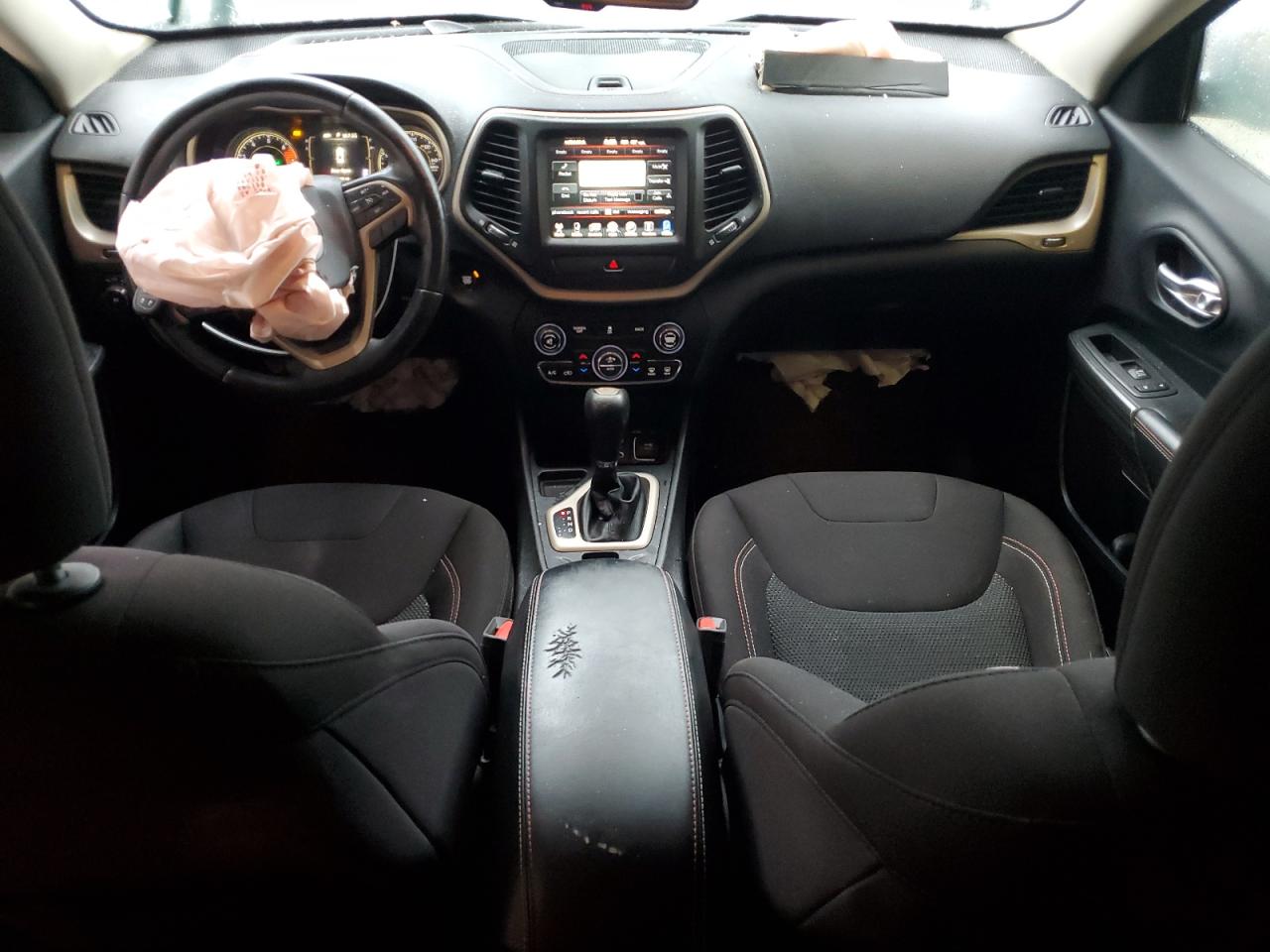 2016 Jeep Cherokee Latitude VIN: 1C4PJLCB6GW369088 Lot: 81874405