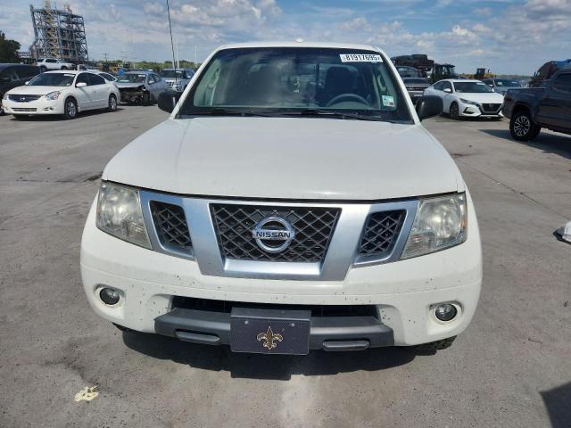 Pickups NISSAN FRONTIER 2015 Biały