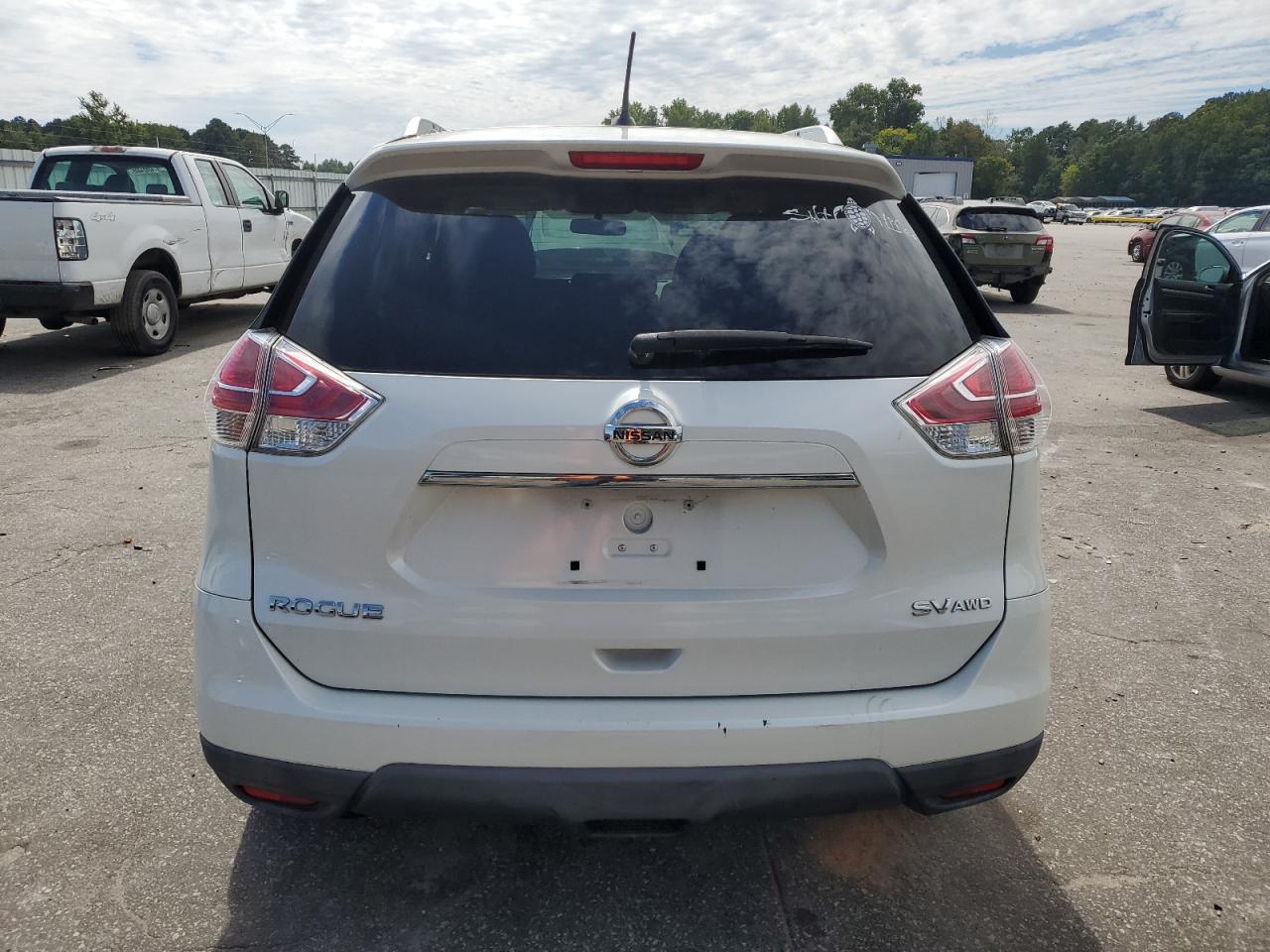 2015 Nissan Rogue S VIN: KNMAT2MV8FP521903 Lot: 80819595
