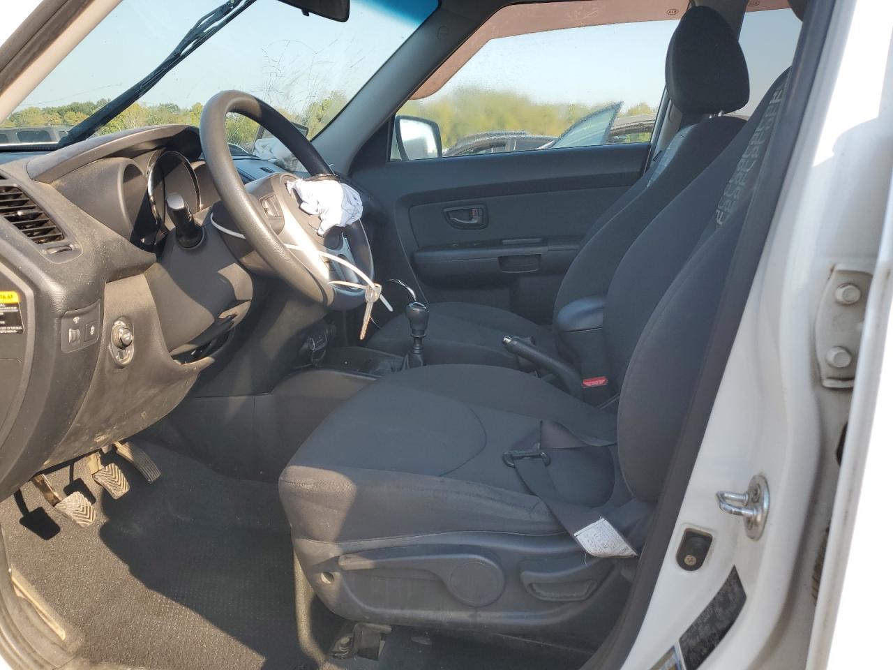 2011 Kia Soul + VIN: KNDJT2A2XB7272685 Lot: 71671355