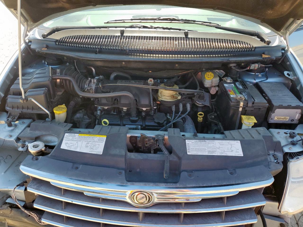 2005 Chrysler Town & Country Touring VIN: 2C8GP54LX5R227669 Lot: 81917425