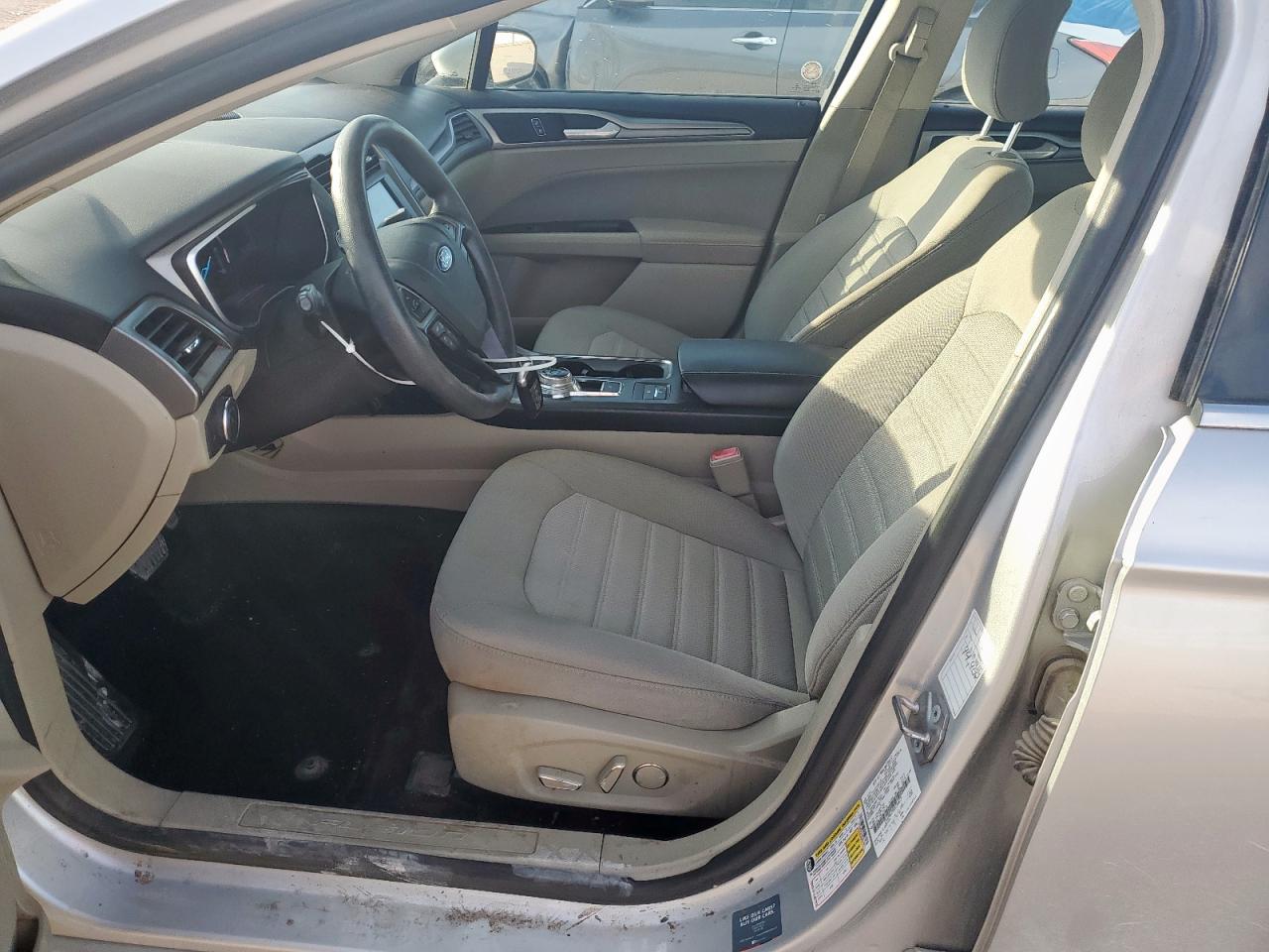 2019 Ford Fusion Se VIN: 3FA6P0LUXKR256613 Lot: 84398415