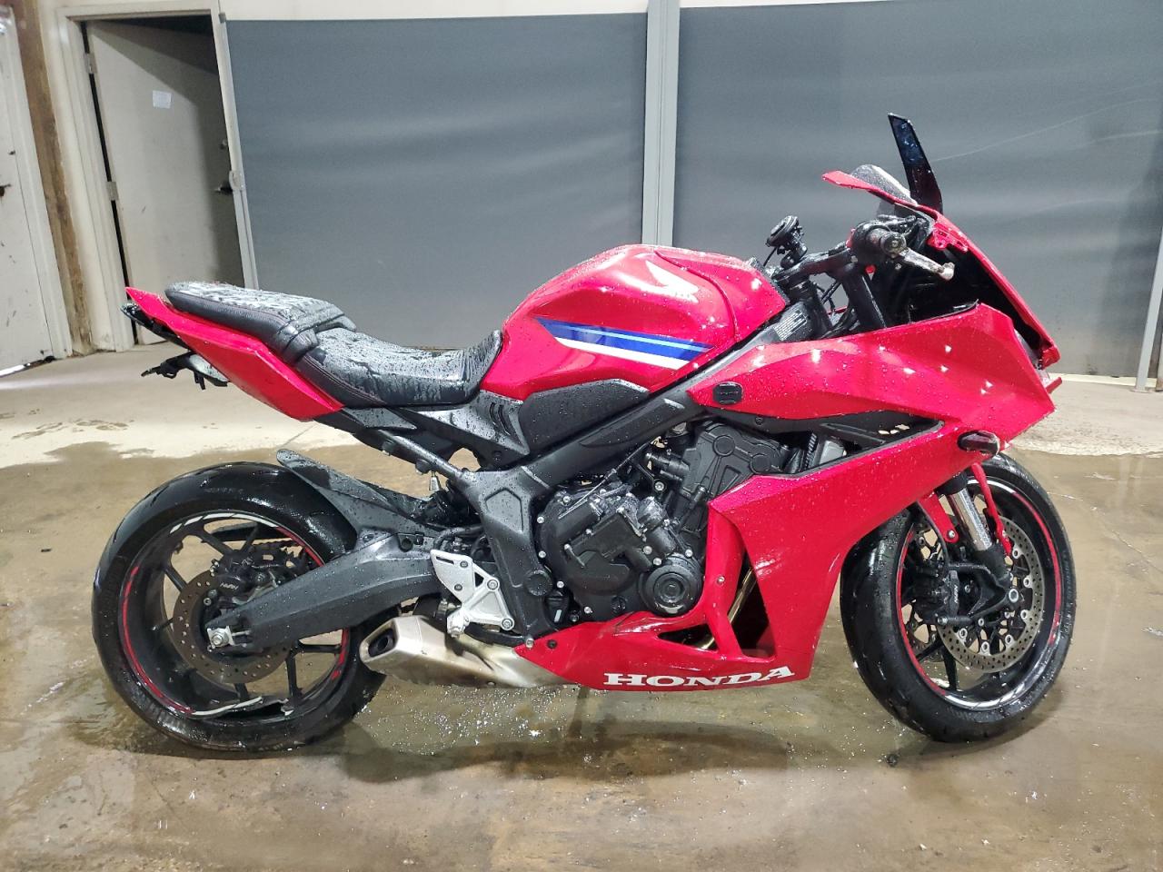 HONDA CBR CYCLE 2024. Lot# 71706715. VIN MLHRH1559R5001428. Photo 1