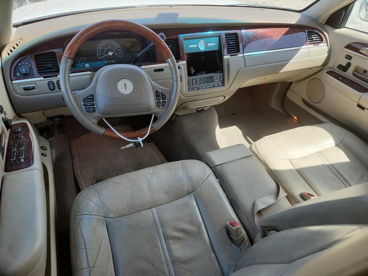 2003 Lincoln Town Car Cartier VIN: 1LNHM83W13Y613610 Lot: 71822175