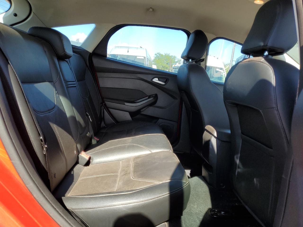 2015 Ford Focus Se VIN: 1FADP3K20FL361755 Lot: 81971605