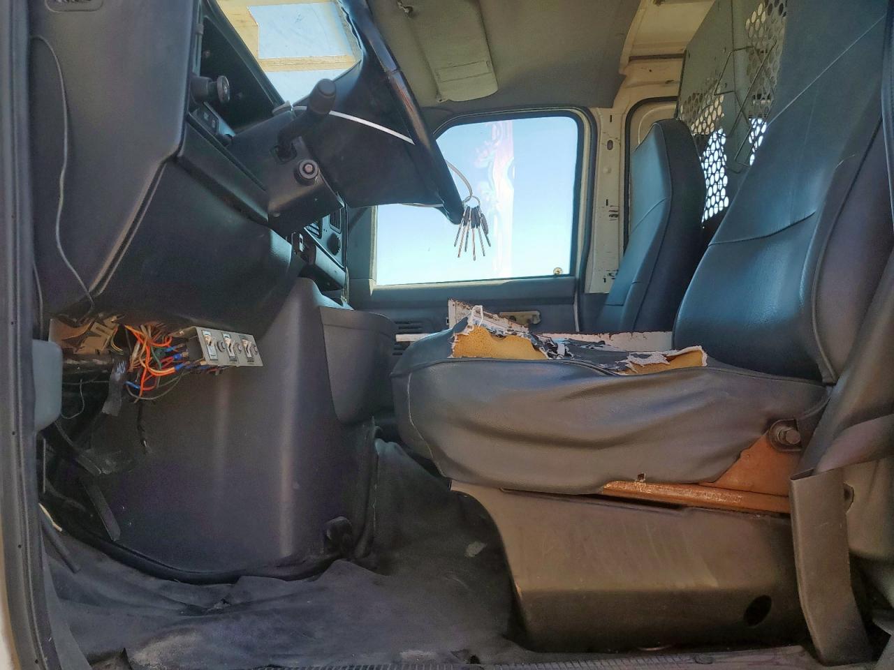 1994 Ford Econoline E350 Van VIN: 1FTJE34H5RHB20902 Lot: 84282465