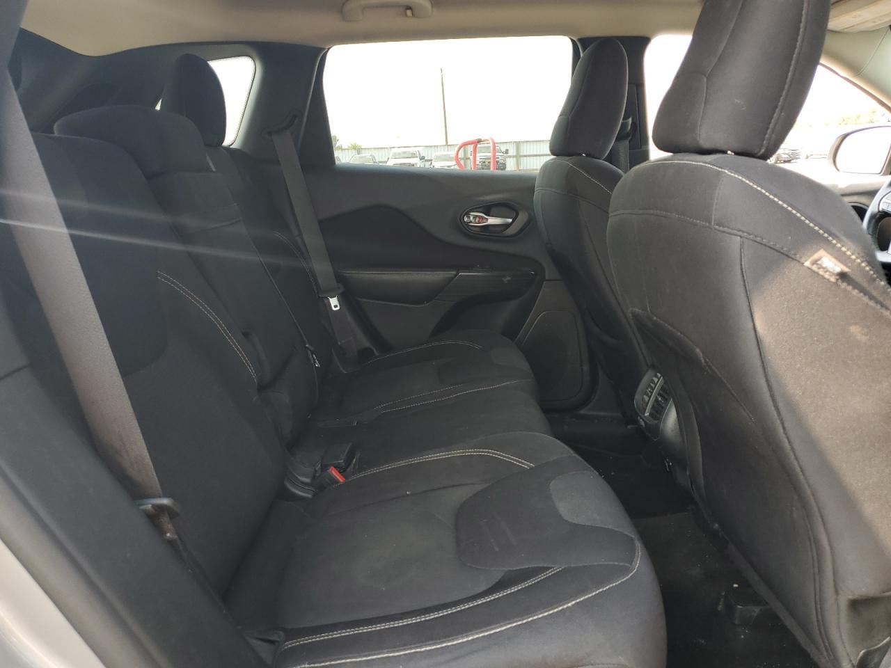 2015 Jeep Cherokee Latitude VIN: 1C4PJLCB9FW683073 Lot: 71258475