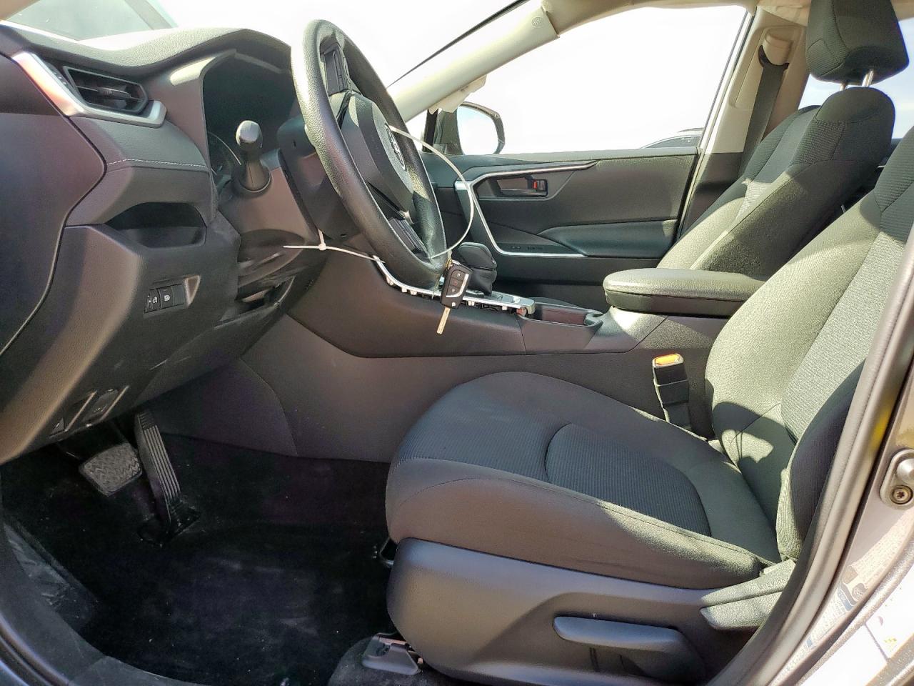 2021 Toyota Rav4 Le VIN: JTMLWRFV4MD121020 Lot: 81893375