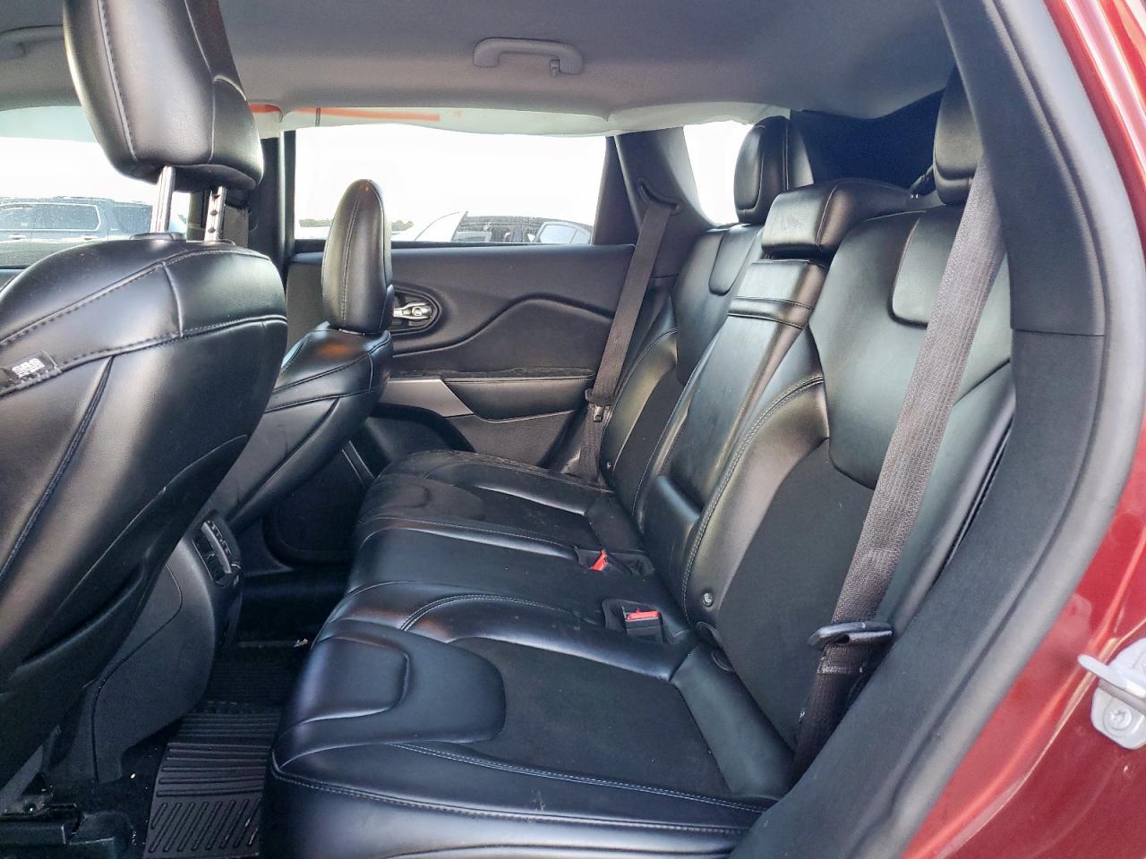 2019 Jeep Cherokee Latitude Plus VIN: 1C4PJLLB5KD176631 Lot: 81540895