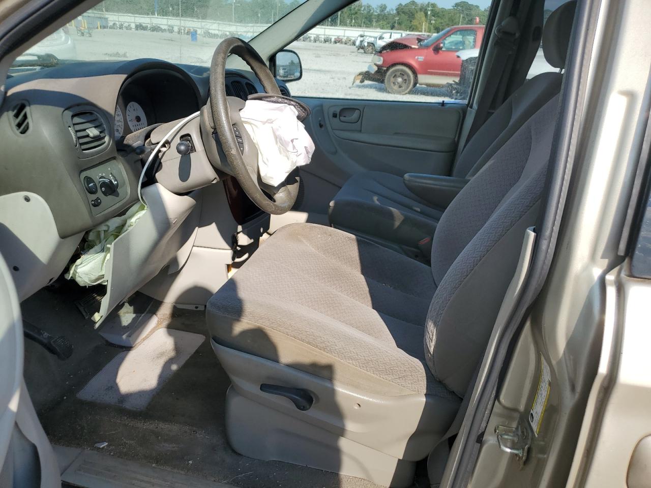 2005 Chrysler Town & Country VIN: 1C4GP45R05B411015 Lot: 82074935