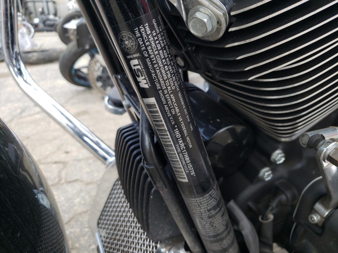 2017 Harley-Davidson Flhxs Street Glide Special VIN: 1HD1KRC17HB615778 Lot: 71667885