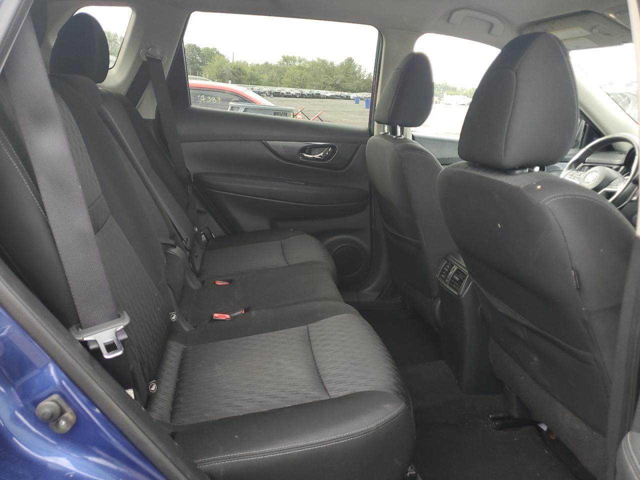 2017 Nissan Rogue S VIN: KNMAT2MT0HP592658 Lot: 81811625