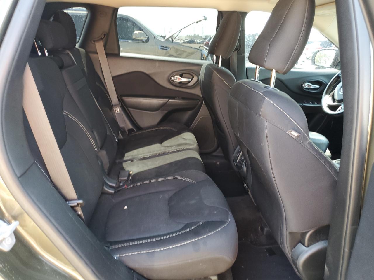 2015 Jeep Cherokee Latitude VIN: 1C4PJMCB3FW744147 Lot: 80381675