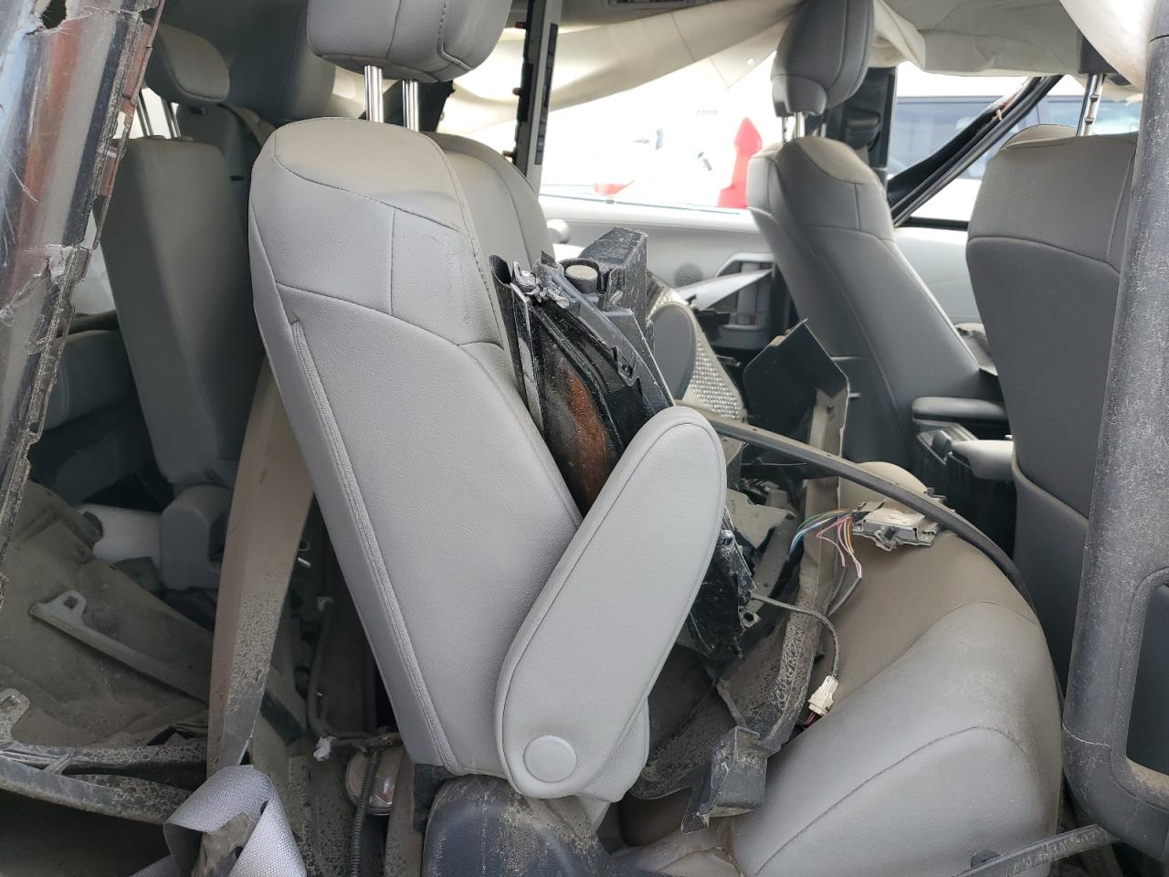 2025 Toyota Sienna Xle VIN: 5TDYRKECXSS253740 Lot: 84622725