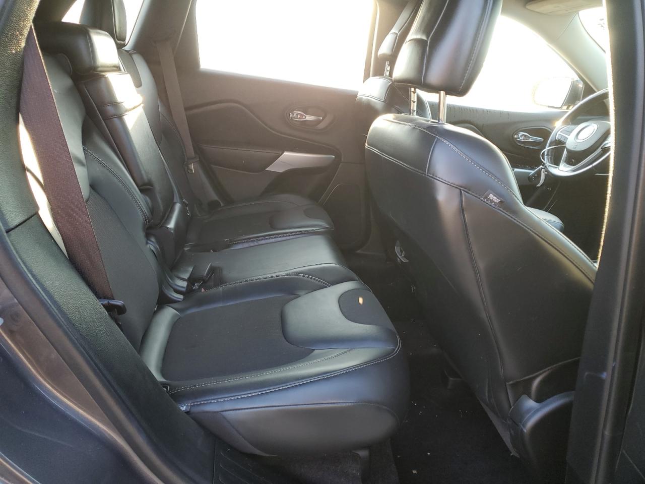 2018 Jeep Cherokee Latitude Plus VIN: 1C4PJMLB1JD598089 Lot: 80447615