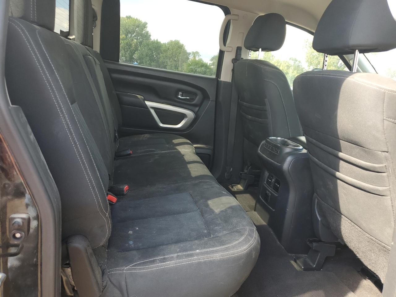 2017 Nissan Titan Sv VIN: 1N6AA1E5XHN561250 Lot: 81745085