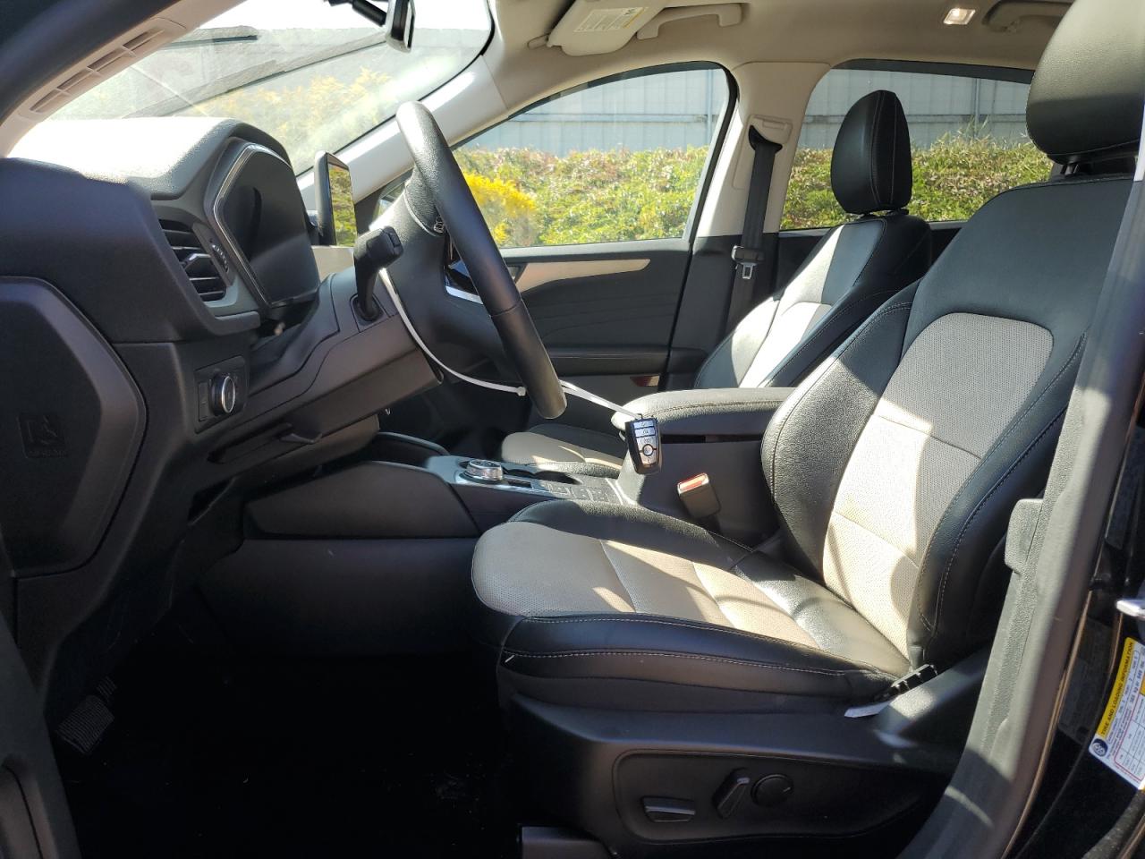 2022 Ford Escape Titanium VIN: 1FMCU9J94NUB60977 Lot: 81264395